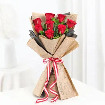 psweetsymphonyredrosesbouquetwithdelectableminicake2742861