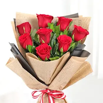 psweetsymphonyredrosesbouquetwithdelectableminicake2742862