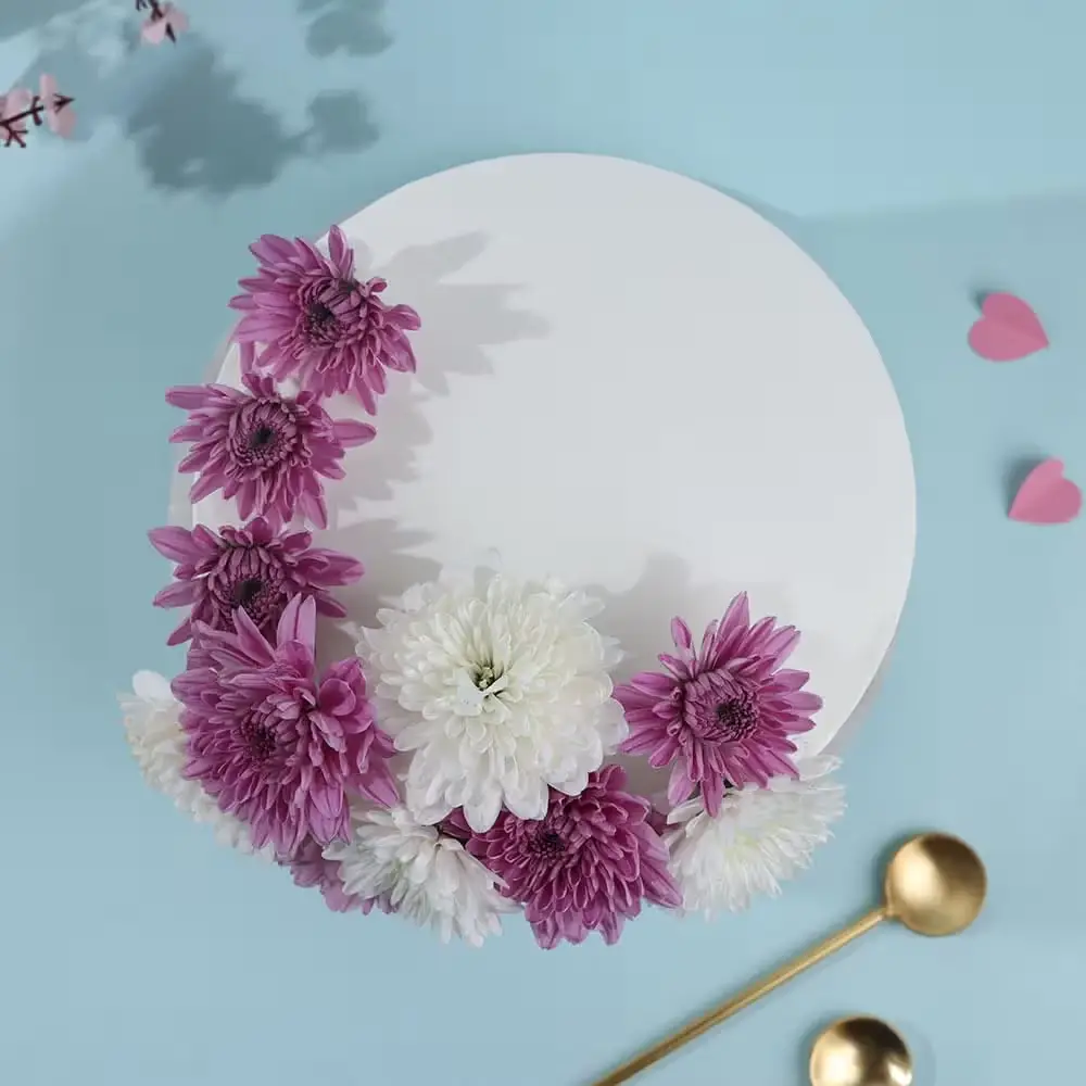 elegantwomensdaytallvanillacake9747480caC1