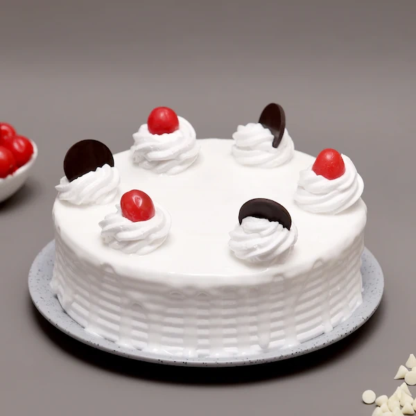 Fluffy White Vanilla Delice  Cake