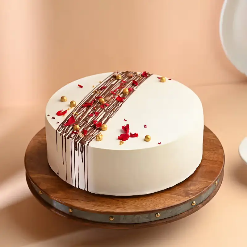 Captivating Vanilla Cream Delice Ummy Cake