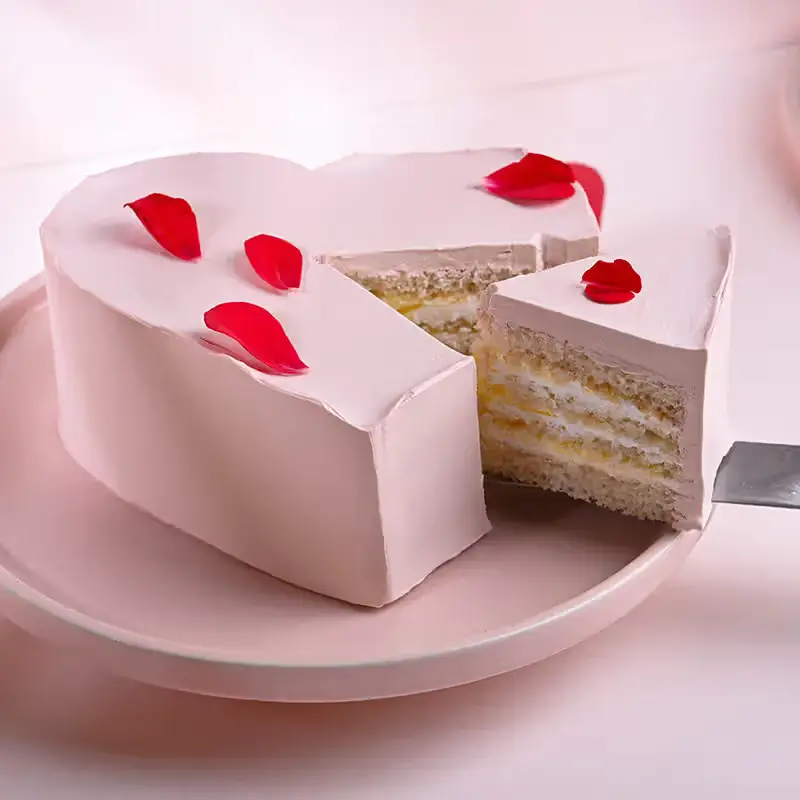 heartshapedvanillacake9789640caD0